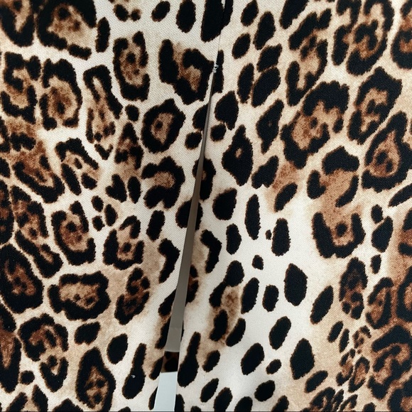 White House Black Market NWT Leopard Print Pencil Skirt. Size 2 - Picture 2 of 5